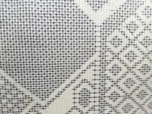 アンティーク　亀甲に幾何学模様織出し本場白大島紬着物（5マルキ）